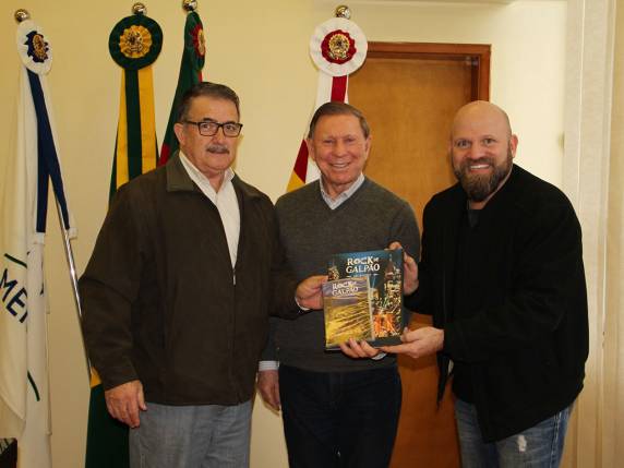 Tiago Ferras realiza apresentação para alunos da rede municipal - foto 5