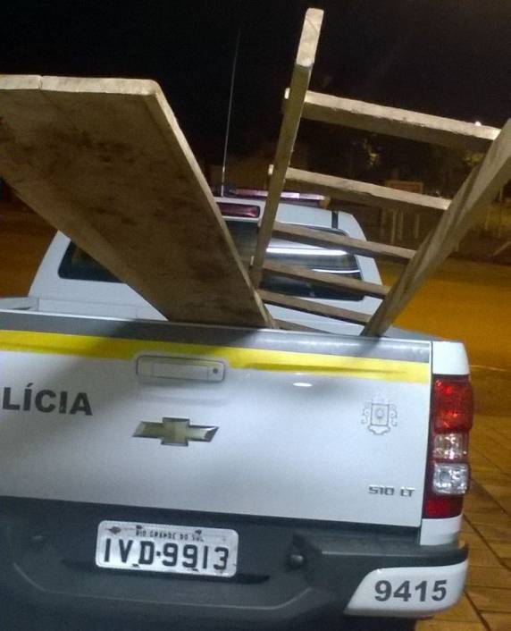Brigada Militar flagra pai e filho furtando material de obra em Horizontina - foto 2