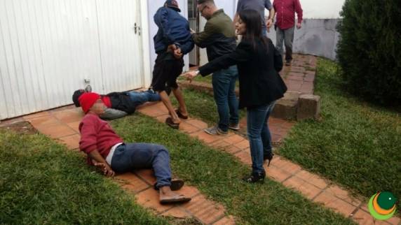 Denúncia anônima resulta em prisão e recuperação de carro roubado em Passo 

Fundo - foto 5