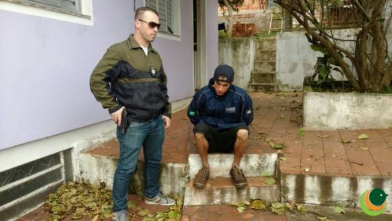 Denúncia anônima resulta em prisão e recuperação de carro roubado em Passo 

Fundo - foto 3