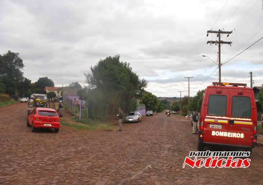 Piloto de motocicleta ficou ferido depois de
uma colisão com automóvel, em Três de Maio - foto 5