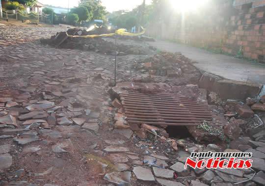 Munícipes reclamam de problemas estruturais na Rua Farrapos, em
Três de Maio - foto 2
