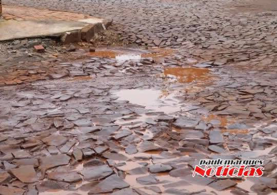 Munícipes reclamam de problemas estruturais na Rua Farrapos, em
Três de Maio - foto 5