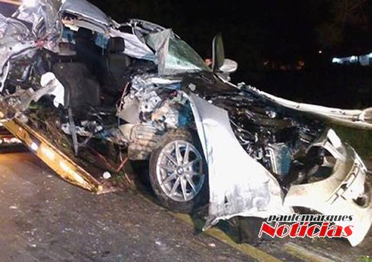 Duas
pessoas morrem em acidente na Serra - foto 3