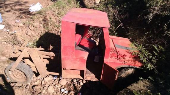 Acidente de trânsito envolve carreta agrícola e deixa três pessoas feridas em Porto Xavier - foto 3