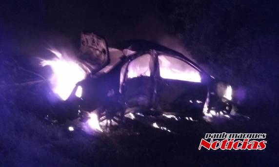 Veículo incendeia depois de uma saída de pista e jovem de 19 anos morre, na RS-344 em Giruá - foto 3