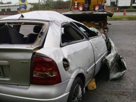 Acidente aconteceu no início da 

manhã deste domingo (5) na BR-101