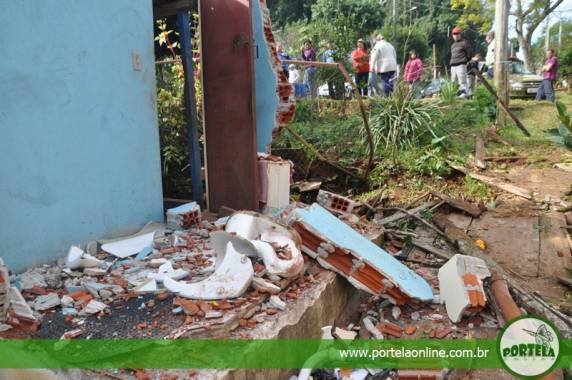 Caminhão desgovernado invade duas
moradias em Tenente Portela - foto 5