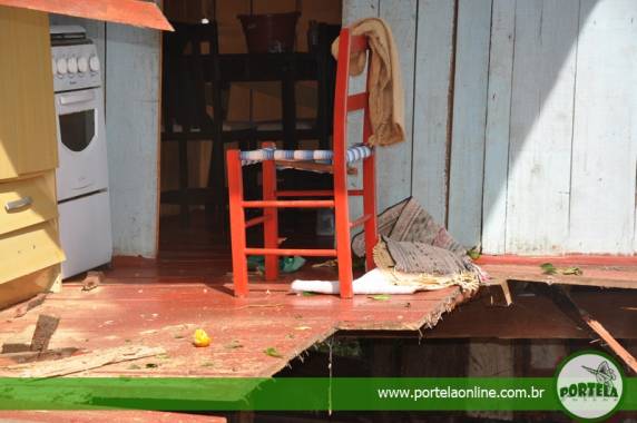 Caminhão desgovernado invade duas
moradias em Tenente Portela - foto 7