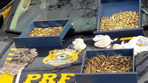 Casal do Paraná é preso levando arsenal de armas para o
Rio de Janeiro - foto 5