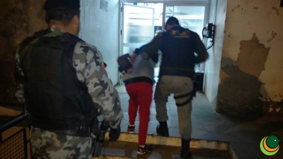 Taxista e passageiro são presos por tráfico de drogas em Passo Fundo - foto 2