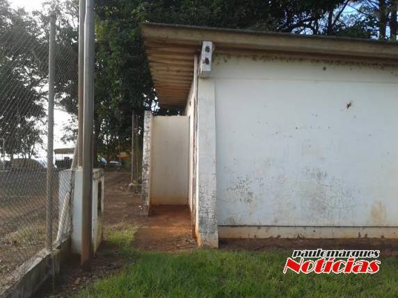 VÍDEO: Casarão da prefeitura abandonada e obra da praça, motivam reclamações em Manchinha-TM - foto 2