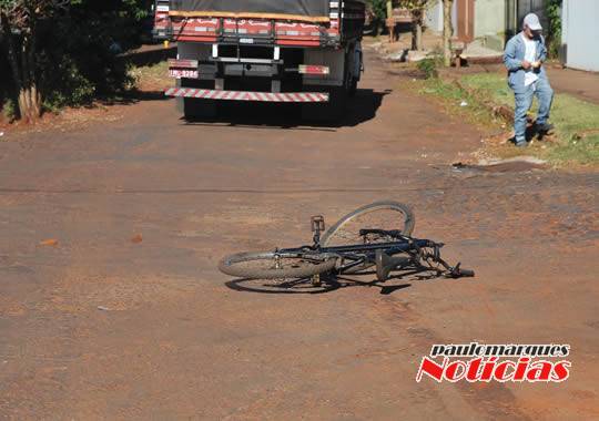 Ciclista fica gravemente ferido depois de bater com a bicicleta em um caminhão, em Três de
Maio - foto 2