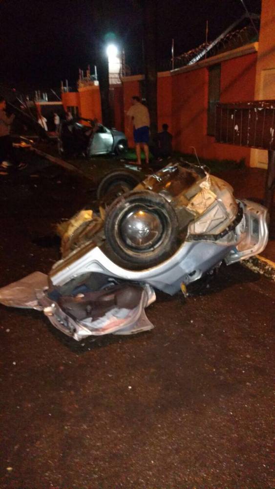 Vídeo mostra carro partindo ao meio durante acidente em Londrina - foto 2