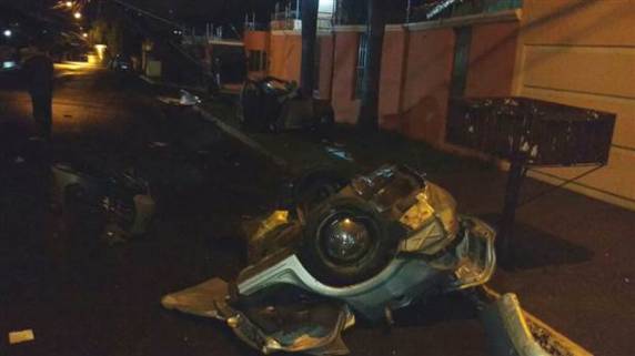 Vídeo mostra carro partindo ao meio durante acidente em Londrina - foto 5