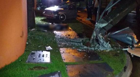 Vídeo mostra carro partindo ao meio durante acidente em Londrina - foto 4