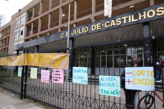 Em negociação com governo, estudantes 

decidiram encerrar ocupações