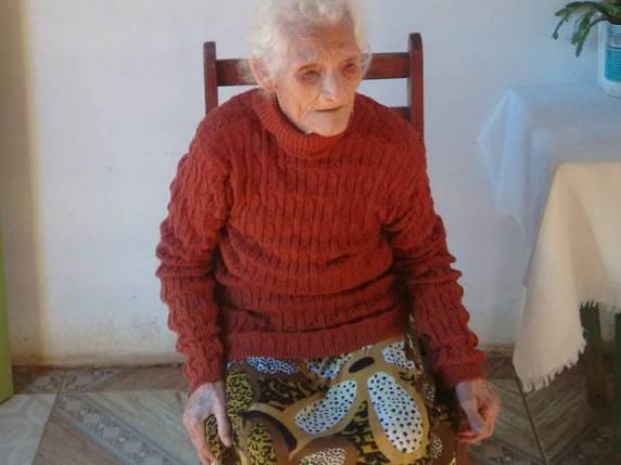 Idosa de 120 anos tem aposentadoria cortada por 'ser velha demais' - foto 3