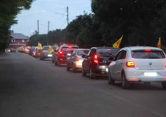 VÍDEO; Professores realizam carreata em Três de Maio - foto 2
