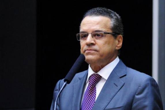 Alves é o terceiro ministro a deixar o cargo em pouco mais de um mês 

do governo interino de Michel Temer