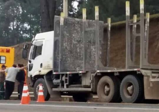 Uma pessoa morre e outras dus ficam feridas em acidente na BR-116, em Correia Pinto-SC - foto 3