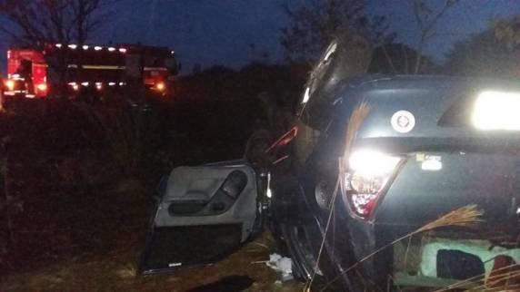 Capotagem de
veículo deixa dois feridos na BR-158 em Cruz Alta - foto 3