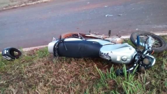 Colisão envolveu moto e carro