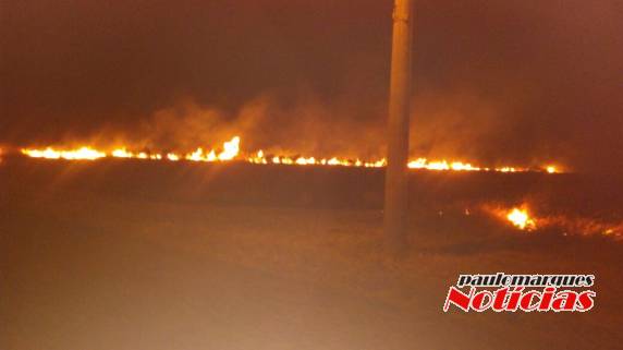 Vândalos provocam incêndio no bairro Guaíra em Três de Maio; VEJA VÍDEO - foto 2