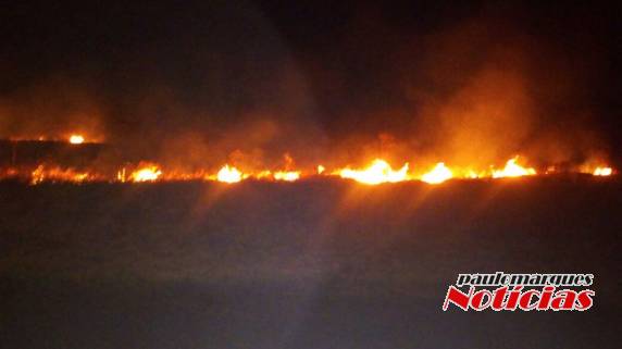 Vândalos provocam incêndio no bairro Guaíra em Três de Maio; VEJA VÍDEO - foto 4