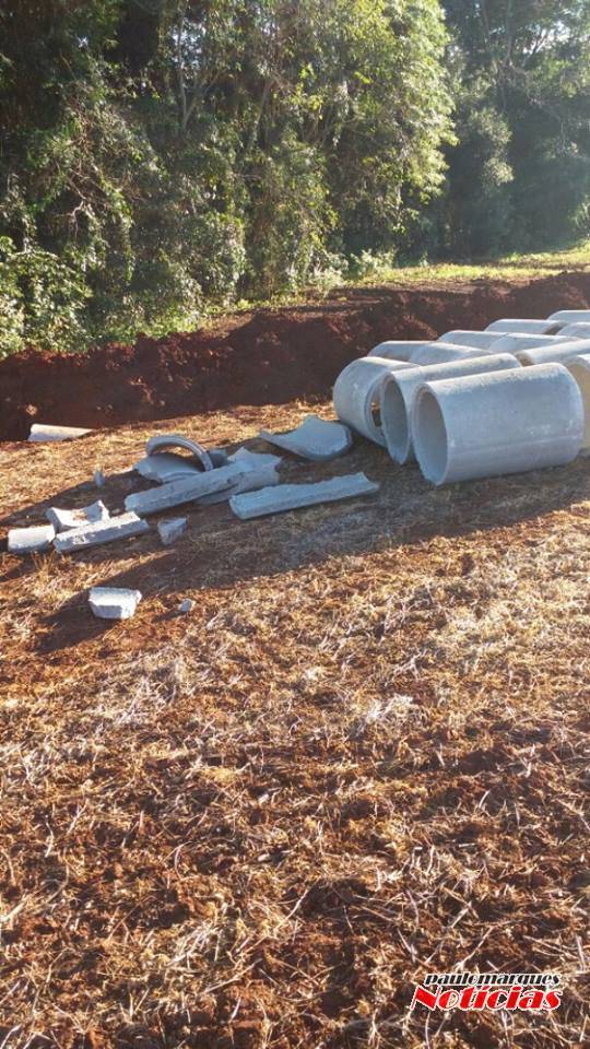 Vândalos destroem tubos de concreto em novo loteamento de Três de Maio - foto 3