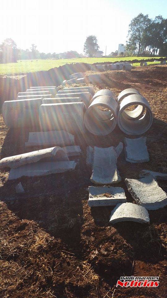 Vândalos destroem tubos de concreto em novo loteamento de Três de Maio - foto 2