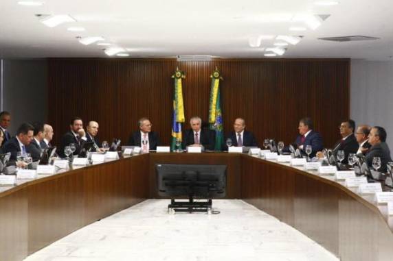 Na fórmula desenhada, o pagamento com desconto 

se estenderá por 18 meses de forma escalonada, a partir de janeiro de 2017