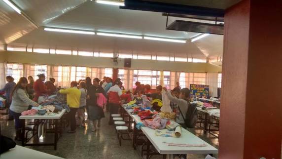 Cerca de 70 pessoas receberam roupas coletadas na 

campanha “Aqueça sua Solidariedade” e participaram de tarde cultural