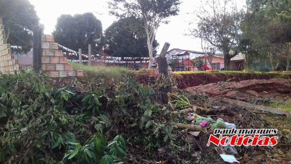 Moradores do bairro Pró Morar pedem providências com muro da creche que caiu - foto 3
