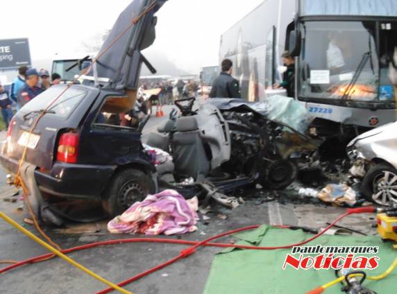 VÍDEO: Grave acidente envolvendo ônibus da Reunidas na BR-470 causa três mortes na manhã deste sábado - foto 5
