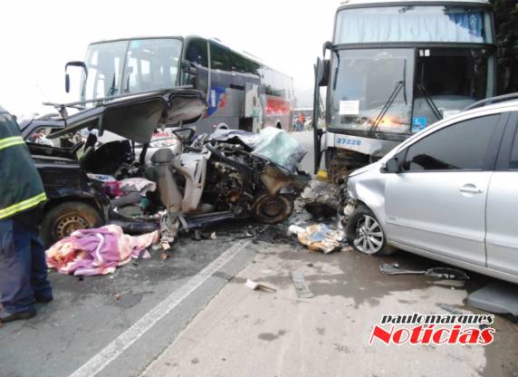 VÍDEO: Grave acidente envolvendo ônibus da Reunidas na BR-470 causa três mortes na manhã deste sábado - foto 3