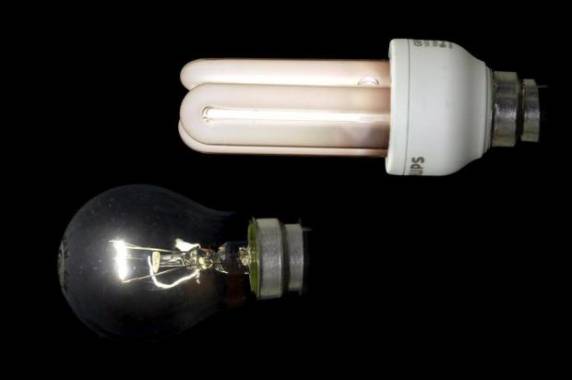 Alternativas para consumidores são as lâmpadas fluorescentes ou 

as de LED, que consomem menos energia e duram mais