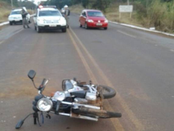 Motociclista foi levada ao hospital pelo Samu