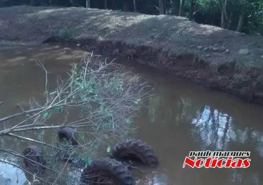 Trator cai em açude e agricultor morre afogado no interior de Ijuí - foto 2