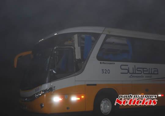 Caminhoneiro foge depois de bater caminhão em ônibus com funcionários da Lactalis; VEJA VÍDEO - foto 5