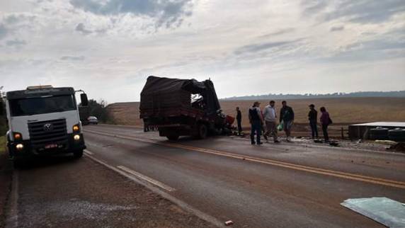 Grave acidente envolve dois caminhões da mesma empresa na BR 468 - foto 6
