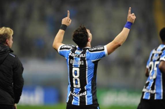 Marcelo Hermes fez o 

gol da vitória aos 44 minutos do segundo tempo