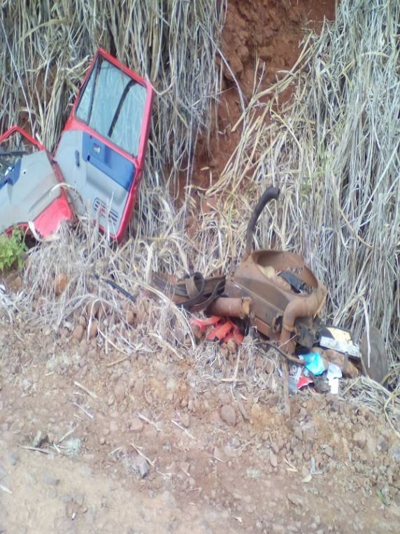 Caminhão fica dividido em três partes após acidente em Tiradentes do Sul - foto 2