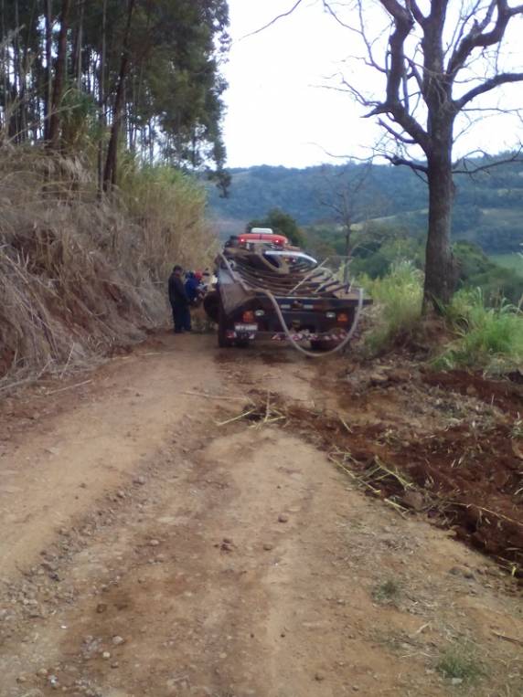 Caminhão fica dividido em três partes após acidente em Tiradentes do Sul - foto 3