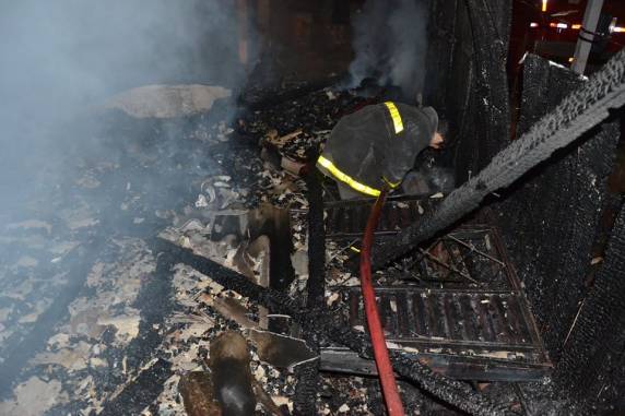 Casa é destruída pelo fogo no bairro Hortêncio em Giruá - foto 3