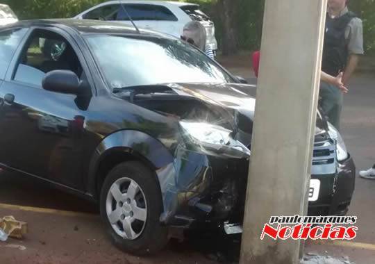 Motorista fica ferida ao bater veículo em poste em Ijuí - foto 2