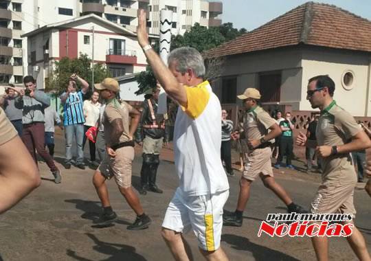 'Nena' carrega Tocha Olímpica em Santo Ângelo - foto 4