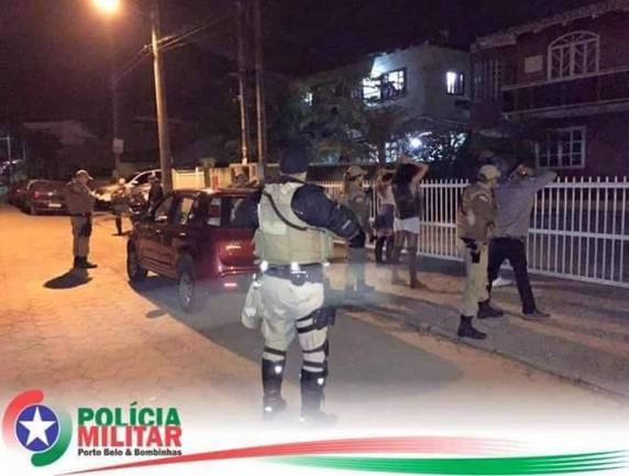 PM realiza 'Operação After' e
apreende drogas em Porto Belo - foto 2
