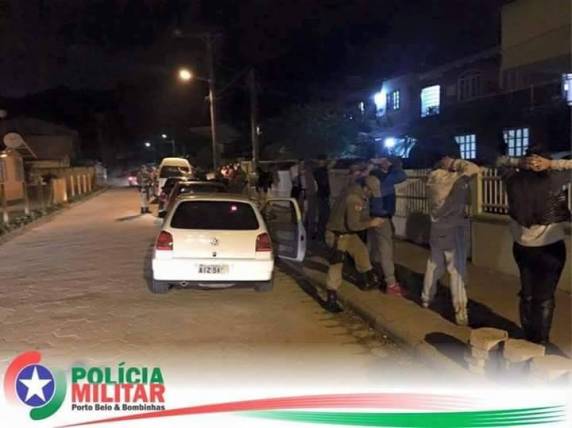 PM realiza 'Operação After' e
apreende drogas em Porto Belo - foto 4