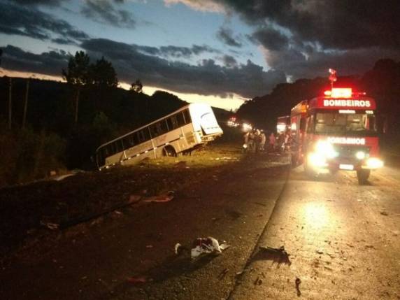 Acidentes deixam 10 mortos em rodovias de SC no domingo - foto 2